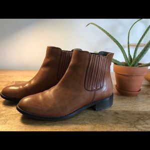 Bella Vita Italian Leather Chelsea Boots